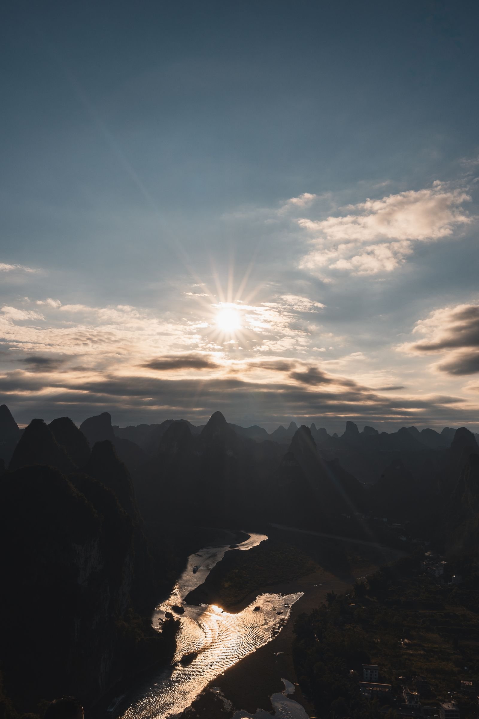 Li River and karst mountains in Guilin, China