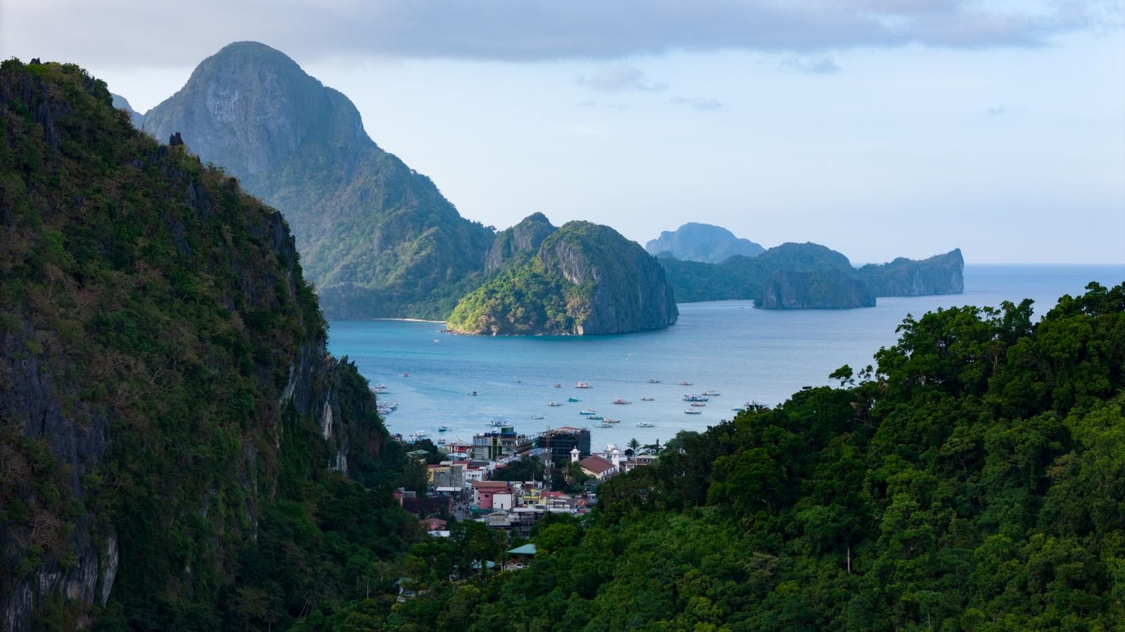 Islands and blue waters in El Nido, Palawan, Philippines